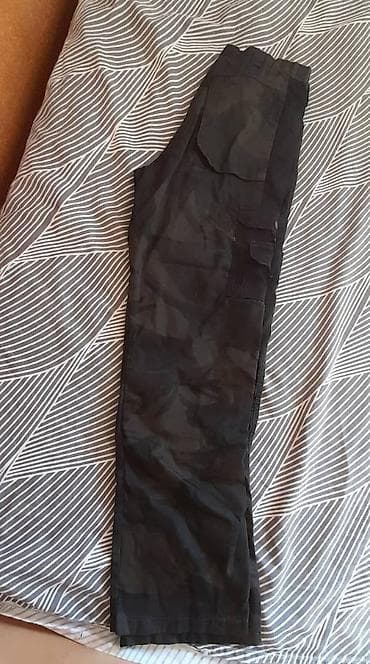 CRV radne pantalone, mada su lepe, pa bi mogle da se nose i ovako na lalafo.rs CRV radne pantalone, mada su lepe, pa bi mogle da se nose i ovako