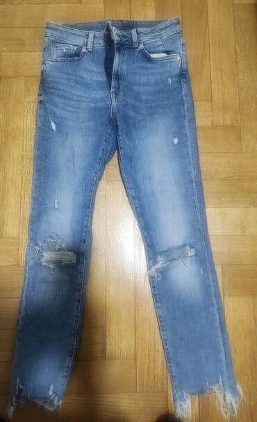 Možda tri puta obučene farmerice, svetlo plave, iscepane na kolenima i na lalafo.rs — 1 Možda tri puta obučene farmerice, svetlo plave, iscepane na kolenima i — 1