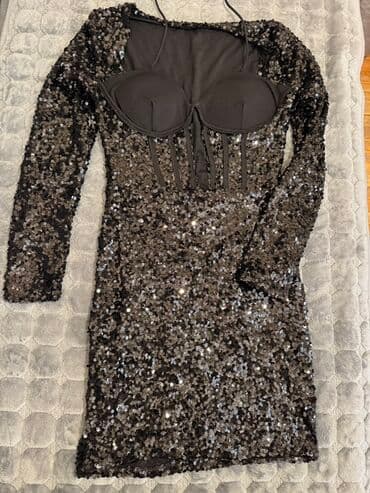 Šljokičasta mini haljina sa dugim rukavima i integrisanim na lalafo.rs Šljokičasta mini haljina sa dugim rukavima i integrisanim