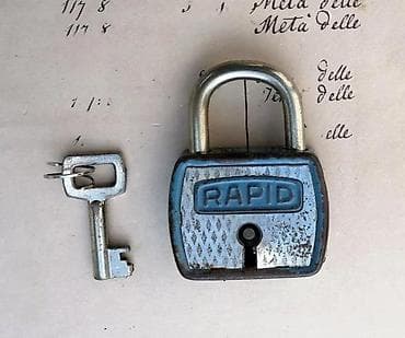 Antiques: RAPID, katanac i ključ ili dva VINTAGE. 1. RAPID, katanac i dva ključa at lalafo.rs — 8 Antiques: RAPID, katanac i ključ ili dva VINTAGE. 1. RAPID, katanac i dva ključa — 8