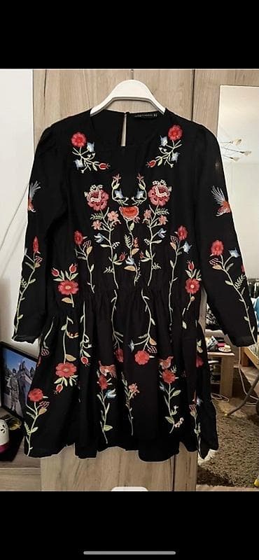 Crna haljina sa bogatim cvetnim vezom - Boja: crna osnova sa na lalafo.rs — 2 Crna haljina sa bogatim cvetnim vezom - Boja: crna osnova sa — 2