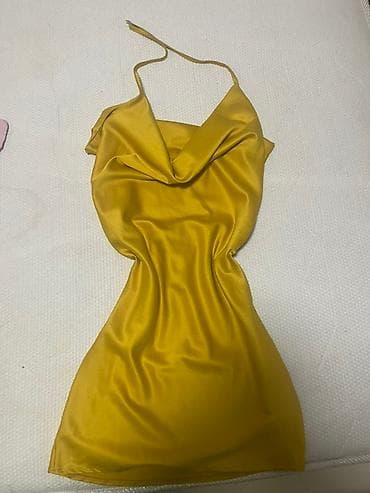 Žuta mini haljina sa puf kragnom, izrađena od glatkog, sjajnog na lalafo.rs — 1 Žuta mini haljina sa puf kragnom, izrađena od glatkog, sjajnog — 1