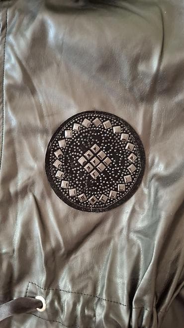 Kišna jakna sa kapuljačom i cirkonima na leðima na lalafo.rs — 4 Kišna jakna sa kapuljačom i cirkonima na leðima — 4