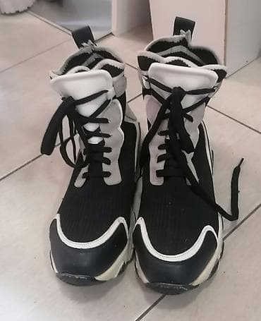 Extra patike
Obuvene samo par puta
Super stanje
Br 38 na lalafo.rs — 8 Extra patike
Obuvene samo par puta
Super stanje
Br 38 — 8