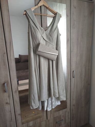 Haljina svecana,nosena jednom,nema ostecenja na sebi, velicina 46 na lalafo.rs Haljina svecana,nosena jednom,nema ostecenja na sebi, velicina 46