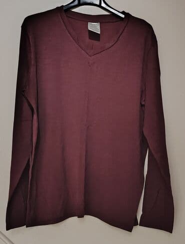 Bluza dugih rukava, bordo boje. - Kroj: V-izrez, ravne linije na lalafo.rs Bluza dugih rukava, bordo boje. - Kroj: V-izrez, ravne linije