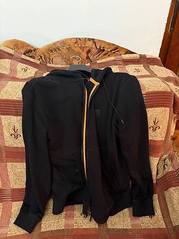 Cao, Na prodaju nov original Boss duks kupljen u Ceskoj, placen 80e at lalafo.rs — 10 Cao, Na prodaju nov original Boss duks kupljen u Ceskoj, placen 80e — 10