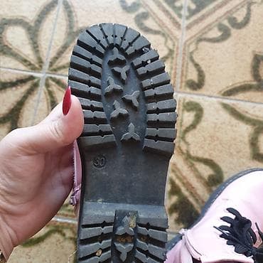 Prelepe cizmice velicina 30 sacuvane su na lalafo.rs — 4 Prelepe cizmice velicina 30 sacuvane su — 4