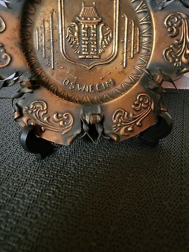 Bakarni stari tanjir za zid. bez ostecenja. Precnik. 14,5cm. Grad na lalafo.rs — 2 Bakarni stari tanjir za zid. bez ostecenja. Precnik. 14,5cm. Grad — 2