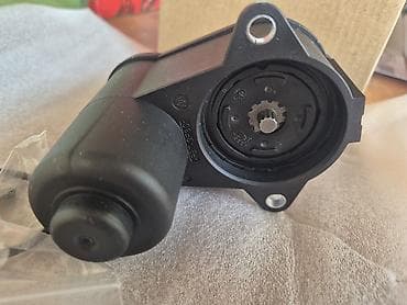 dve suknje po: Motor zadnjih kocionih klesta Audi A6 C6 motor rucne - Tip at lalafo.rs — 4 dve suknje po: Motor zadnjih kocionih klesta Audi A6 C6 motor rucne - Tip — 4