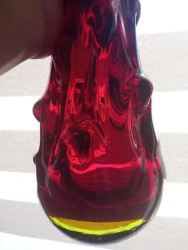 Murano ruby red crvena madivna vaza sa zlatnim listićima pri dnu na lalafo.rs — 1 Murano ruby red crvena madivna vaza sa zlatnim listićima pri dnu — 1