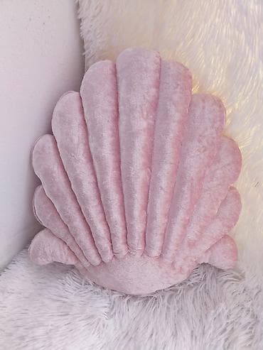 Dekorativni jastuci u obliku školjke - Set od dva plišana jastuka na lalafo.rs — 2 Dekorativni jastuci u obliku školjke - Set od dva plišana jastuka — 2