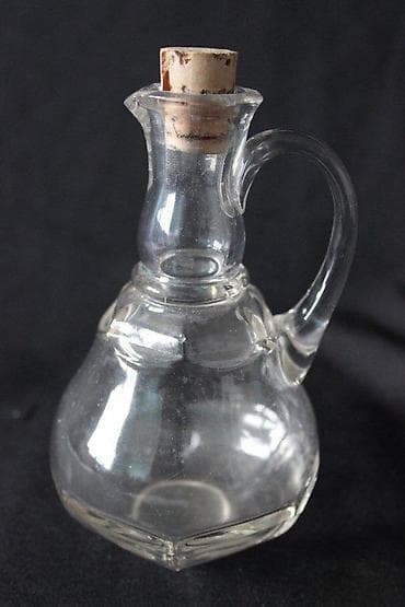 STARI STAKLENI BOKALČIĆ | Stari stakleni bokalčić, malo okrnjen, što na lalafo.rs STARI STAKLENI BOKALČIĆ | Stari stakleni bokalčić, malo okrnjen, što