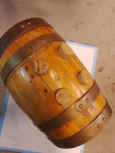 Other garden items: Drvena bačvica na postolju sa dva bakarna slavina - Materijal: puno at lalafo.rs — 2 Other garden items: Drvena bačvica na postolju sa dva bakarna slavina - Materijal: puno — 2