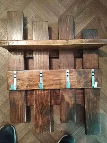 Zidna drvena vešalica sa policom - Materijal: puno drvo, tamno na lalafo.rs Zidna drvena vešalica sa policom - Materijal: puno drvo, tamno