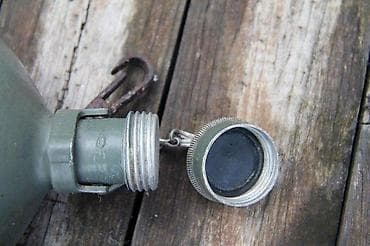 Antiques: Dve Očuvane stare, vojne čuture, aluminijumske. Dve stare at lalafo.rs — 5 Antiques: Dve Očuvane stare, vojne čuture, aluminijumske. Dve stare — 5