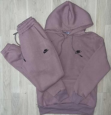 Nike komplet trenerke – dukserica s kapuljačom i donji deo - Model na lalafo.rs — 3 Nike komplet trenerke – dukserica s kapuljačom i donji deo - Model — 3