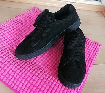 Zenske patike, kao nove.
Br 39. Povoljno na lalafo.rs — 2 Zenske patike, kao nove.
Br 39. Povoljno — 2