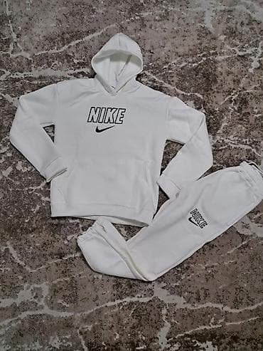 Nike komplet trenerke sa kapuljačom - Dvodijelni set: dukserica s na lalafo.rs — 4 Nike komplet trenerke sa kapuljačom - Dvodijelni set: dukserica s — 4