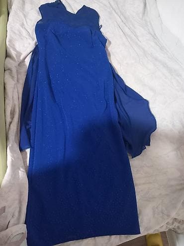 Elegantna duga haljina u kraljevsko plavoj boji. - Kroj: uska silueta na lalafo.rs Elegantna duga haljina u kraljevsko plavoj boji. - Kroj: uska silueta