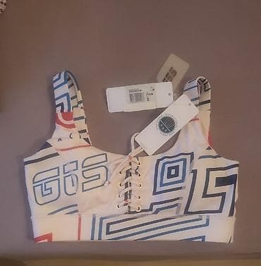 Guess Novo - Veličina: S (oznaka na etiketi) - Dizajn: svetla podloga na lalafo.rs — 1 Guess Novo - Veličina: S (oznaka na etiketi) - Dizajn: svetla podloga — 1