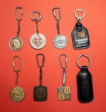 LOT 8 privezaka Vintage SFRJ + 4 kožna priveska. Cene su odredjene na lalafo.rs — 1 LOT 8 privezaka Vintage SFRJ + 4 kožna priveska. Cene su odredjene — 1