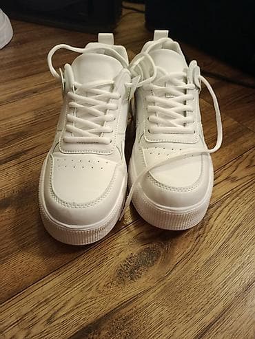 Nove zenske patike broj 39 na lalafo.rs Nove zenske patike broj 39