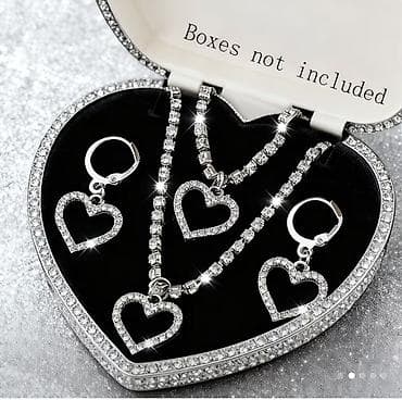 Set nakita sa kristalima – motiv srca - Komplet sadrži: ogrlicu sa na lalafo.rs Set nakita sa kristalima – motiv srca - Komplet sadrži: ogrlicu sa