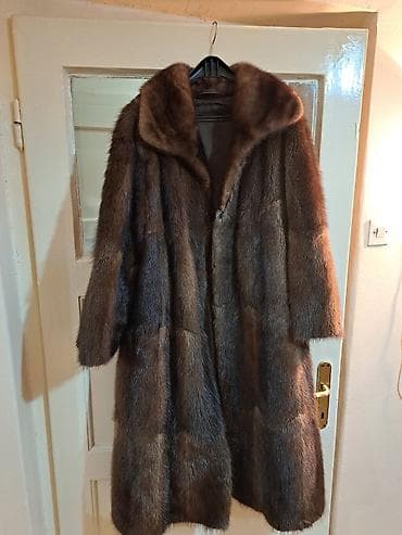 Dugi ženski kaput od prirodnog krzna, klasičnog kroja - Materijal na lalafo.rs Dugi ženski kaput od prirodnog krzna, klasičnog kroja - Materijal