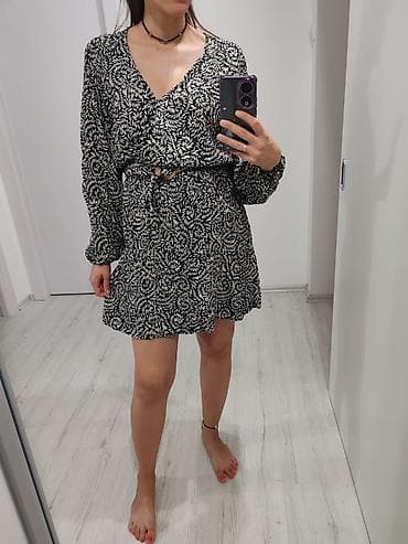Leprsava mini crno-siva haljina Velicina M H&M Dimenzije na lalafo.rs — 1 Leprsava mini crno-siva haljina Velicina M H&M Dimenzije — 1