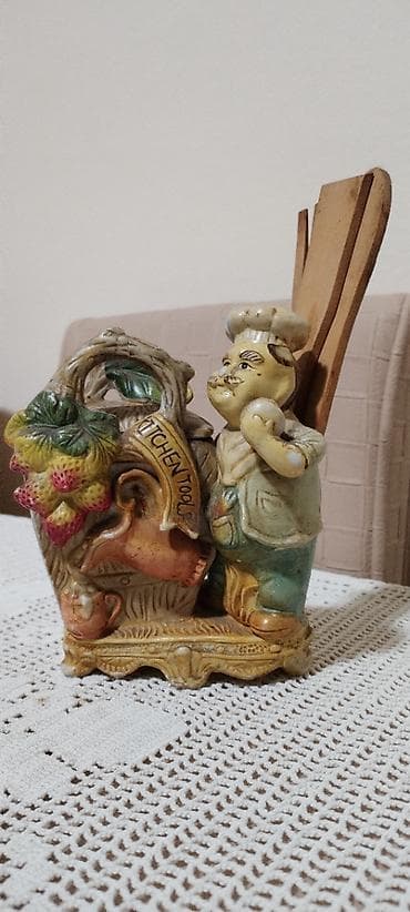 Prodaju se zajedno ili odvojeno. Drzac za salvete za 1000 dinara, od na lalafo.rs Prodaju se zajedno ili odvojeno. Drzac za salvete za 1000 dinara, od