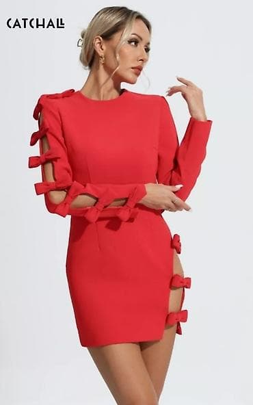 Haljina sa masnicama i smelim slicem.Valentinov model na lalafo.rs Haljina sa masnicama i smelim slicem.Valentinov model