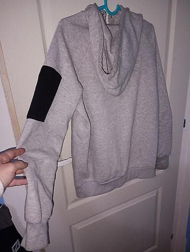 Siva dukserica s kapuljačom - Boja: svetlosiva sa crnim detaljima - na lalafo.rs — 1 Siva dukserica s kapuljačom - Boja: svetlosiva sa crnim detaljima - — 1