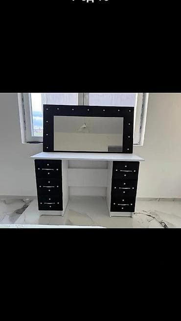 Toaletni sto sa velikim ogledalom i LED sijalicama - Prostran na lalafo.rs — 5 Toaletni sto sa velikim ogledalom i LED sijalicama - Prostran — 5