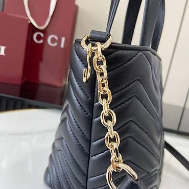 Crna ženska torba od mekane, štepane kože sa V/chevron prošivom na lalafo.rs — 2 Crna ženska torba od mekane, štepane kože sa V/chevron prošivom — 2