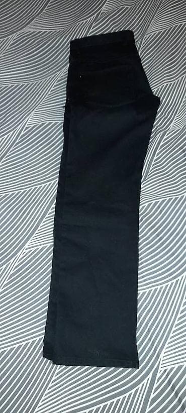 Nove NIKE pantalone uzeg kroja, 30 velicina na lalafo.rs Nove NIKE pantalone uzeg kroja, 30 velicina