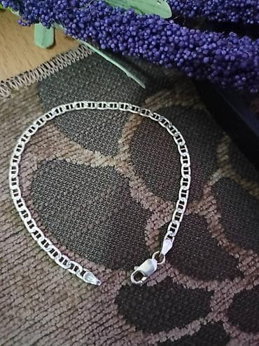 Srebrna narukvica sa žigom 925.
Dužina 18 cm na lalafo.rs — 2 Srebrna narukvica sa žigom 925.
Dužina 18 cm — 2