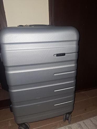 Koriscen,malo naprsla plastika kod rucke,inace u funkciji,srednja na lalafo.rs — 1 Koriscen,malo naprsla plastika kod rucke,inace u funkciji,srednja — 1