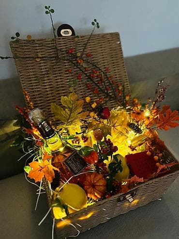 Poklon korpa – jesenja tematska dekoracija sa pićem - Pletena košara na lalafo.rs — 10 Poklon korpa – jesenja tematska dekoracija sa pićem - Pletena košara — 10