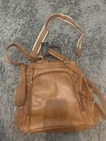 NOV Ženska torba/ruksak 2-u-1, karmel braon boje. - Materijal: 100% na lalafo.rs — 4 NOV Ženska torba/ruksak 2-u-1, karmel braon boje. - Materijal: 100% — 4
