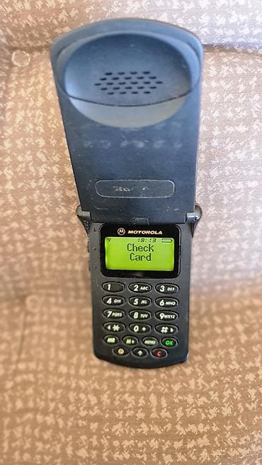 Motorola preklopni mobilni telefon (klap), klasični model sa spoljnjom at lalafo.rs — 9 Motorola preklopni mobilni telefon (klap), klasični model sa spoljnjom — 9