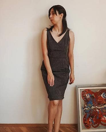 Klasična elegantna haljina Hugo Boss. Prilagođeni kroj stvara nežnu na lalafo.rs — 1 Klasična elegantna haljina Hugo Boss. Prilagođeni kroj stvara nežnu — 1