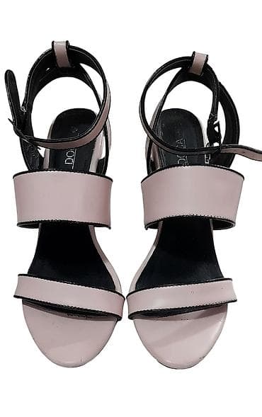 Elegantne ženske sandale sa punom petom u nežnoj bež boji na lalafo.rs — 1 Elegantne ženske sandale sa punom petom u nežnoj bež boji — 1