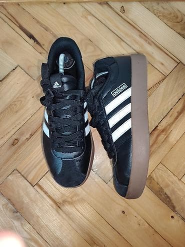 Adidas patike – crno‑bele sa gumenim đonom 38 2/3 - Model sa na lalafo.rs — 4 Adidas patike – crno‑bele sa gumenim đonom 38 2/3 - Model sa — 4