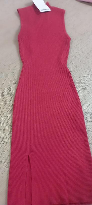 Rebrasta uska haljina bez rukava, brend Bershka. - Boja: intenzivno na lalafo.rs — 1 Rebrasta uska haljina bez rukava, brend Bershka. - Boja: intenzivno — 1