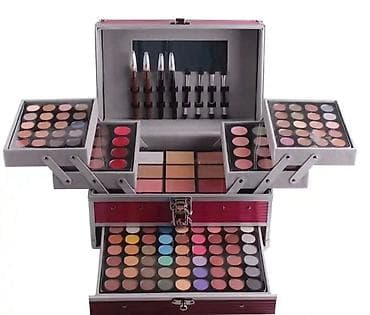 Komplet kofer sa šminkom. Odličan kvalitet šminke. Kvalitetna šminka na lalafo.rs Komplet kofer sa šminkom. Odličan kvalitet šminke. Kvalitetna šminka