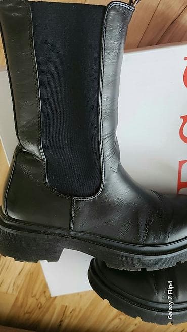 Guess Kožne ženske čizme – crne, Chelsea stil, br 38 - Materijal na lalafo.rs — 2 Guess Kožne ženske čizme – crne, Chelsea stil, br 38 - Materijal — 2