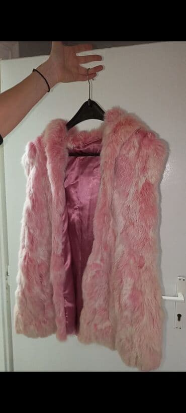 Ružičasti prsluk od prirodnog krzna zeca veličine L - Topao na lalafo.rs Ružičasti prsluk od prirodnog krzna zeca veličine L - Topao