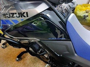 Transport: Suzuki VSTROM 1050 Bočni štitnici rezervoara - 189568 📌 Opis at lalafo.rs — 1 Transport: Suzuki VSTROM 1050 Bočni štitnici rezervoara - 189568 📌 Opis — 1