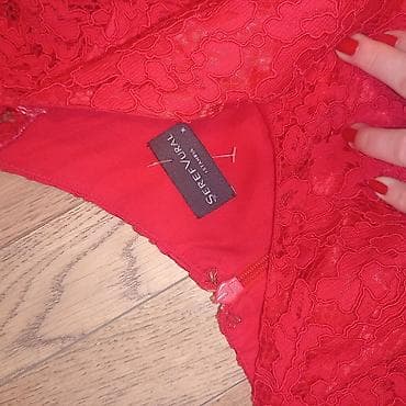 kom sa etiketom: Crvena čipkana haljina Seref Nur (Istanbul) - Model: elegantna at lalafo.rs — 2 kom sa etiketom: Crvena čipkana haljina Seref Nur (Istanbul) - Model: elegantna — 2